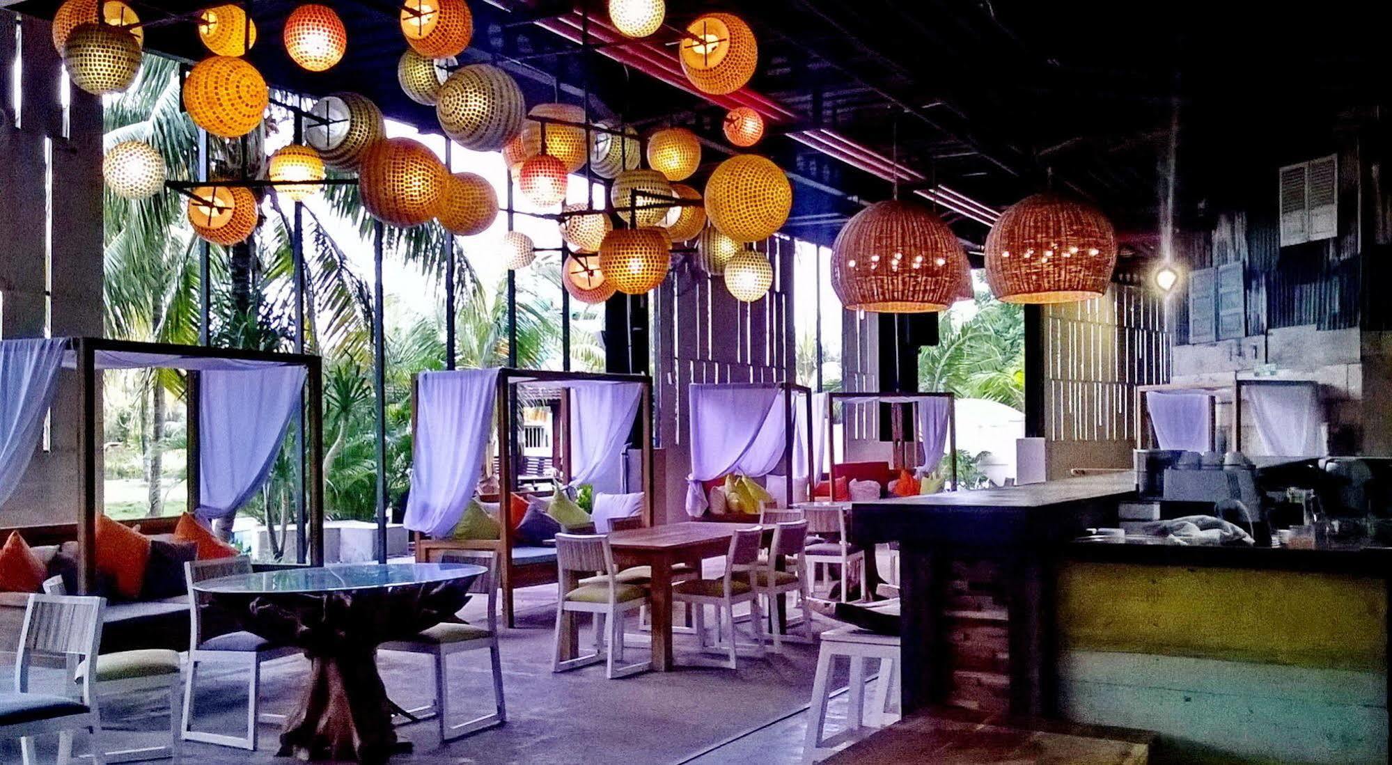 กรีนโอเทล ซิเลกอน Hotel ชิเลกอน ภายนอก รูปภาพ